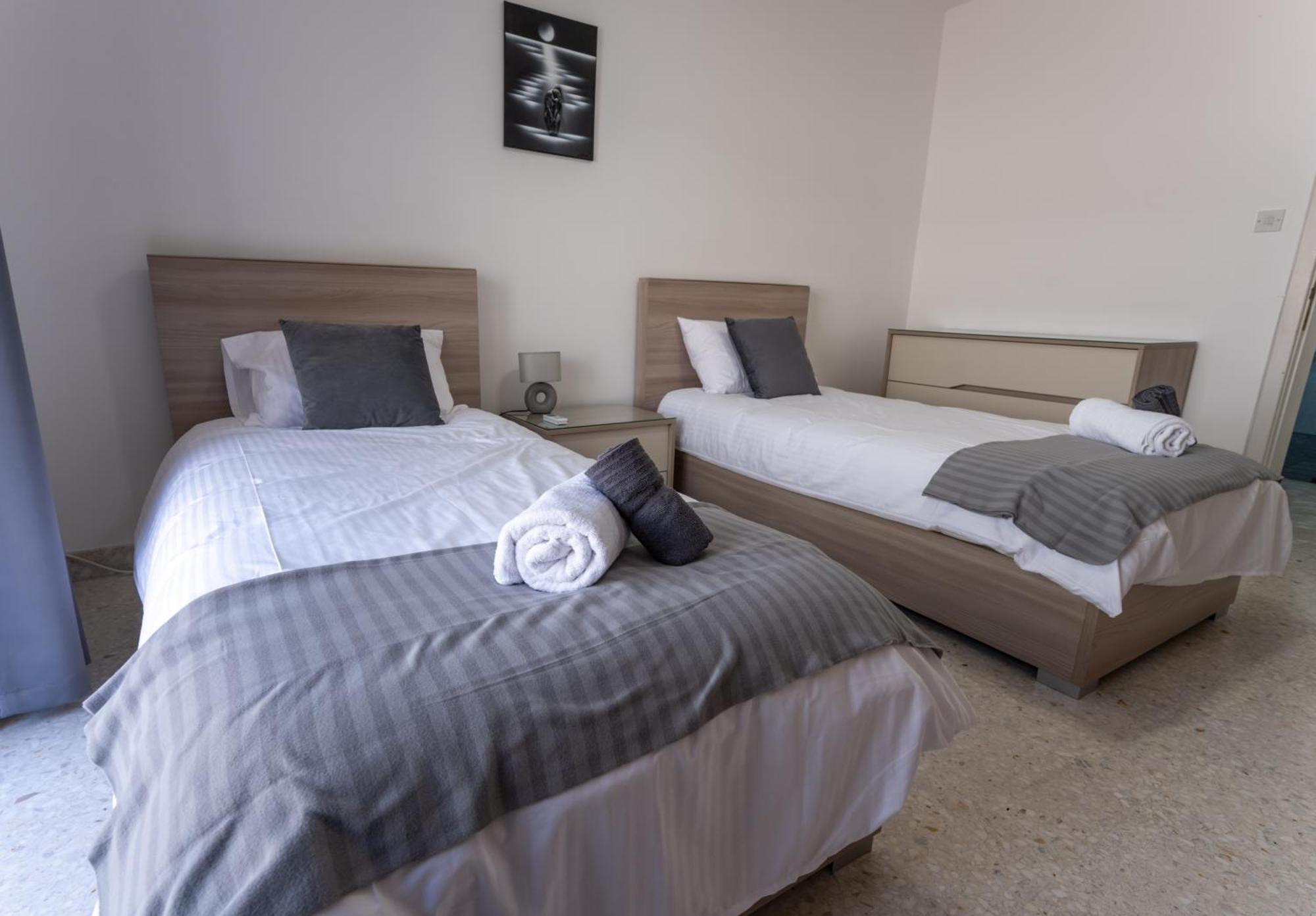 Spacious 3 Bedroom Apartment In The Heart Of St Julians San Ġiljan Exterior foto