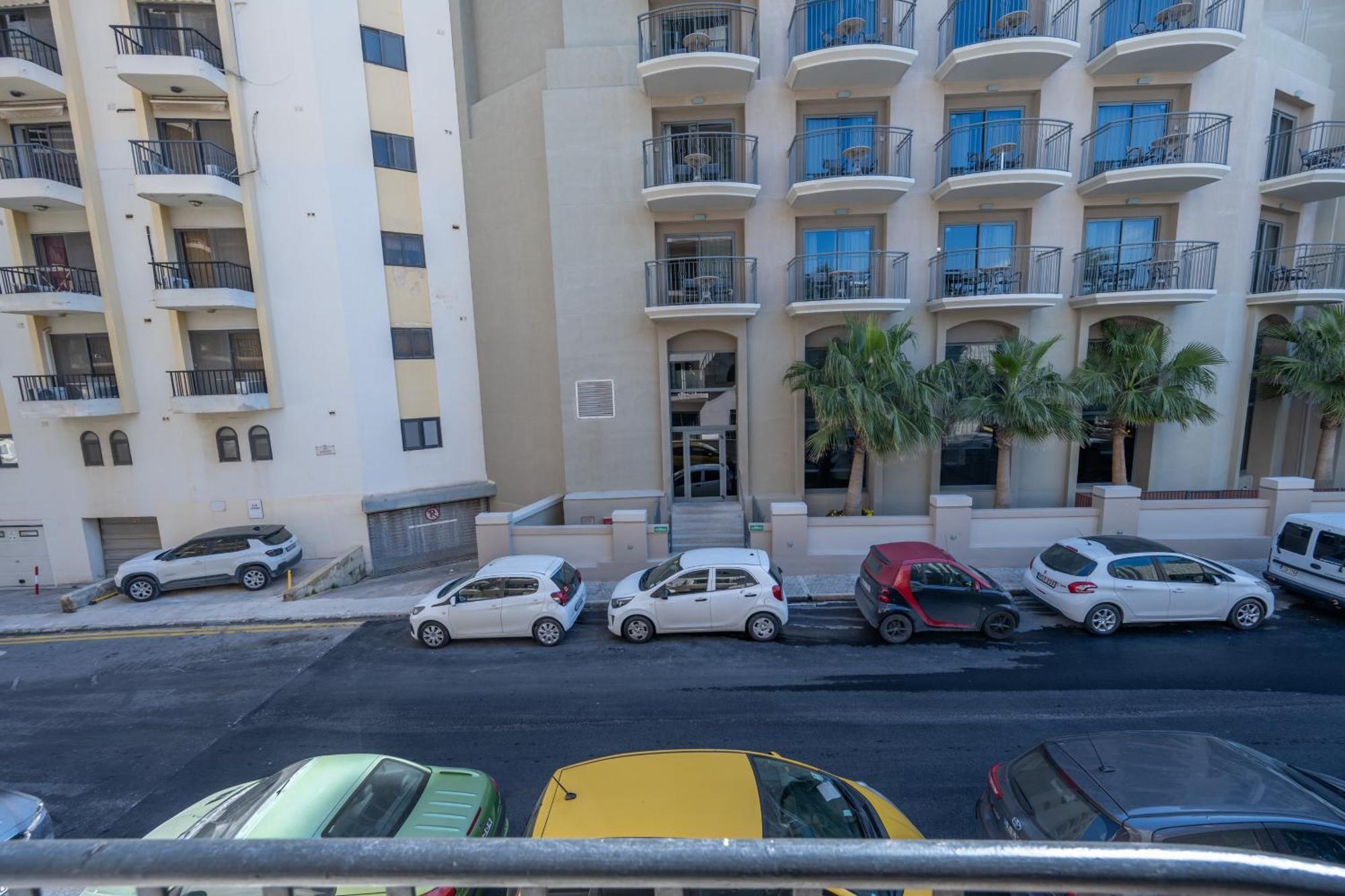 Spacious 3 Bedroom Apartment In The Heart Of St Julians San Ġiljan Exterior foto