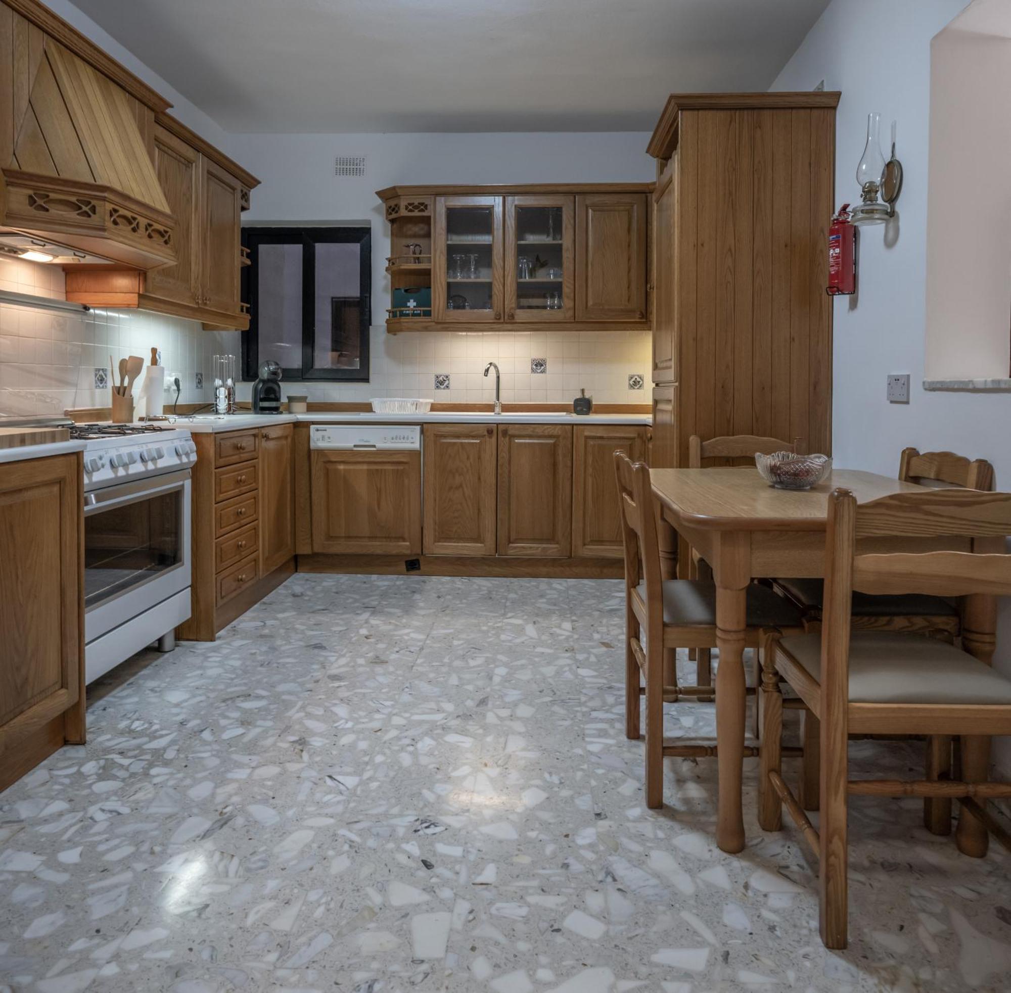 Spacious 3 Bedroom Apartment In The Heart Of St Julians San Ġiljan Exterior foto