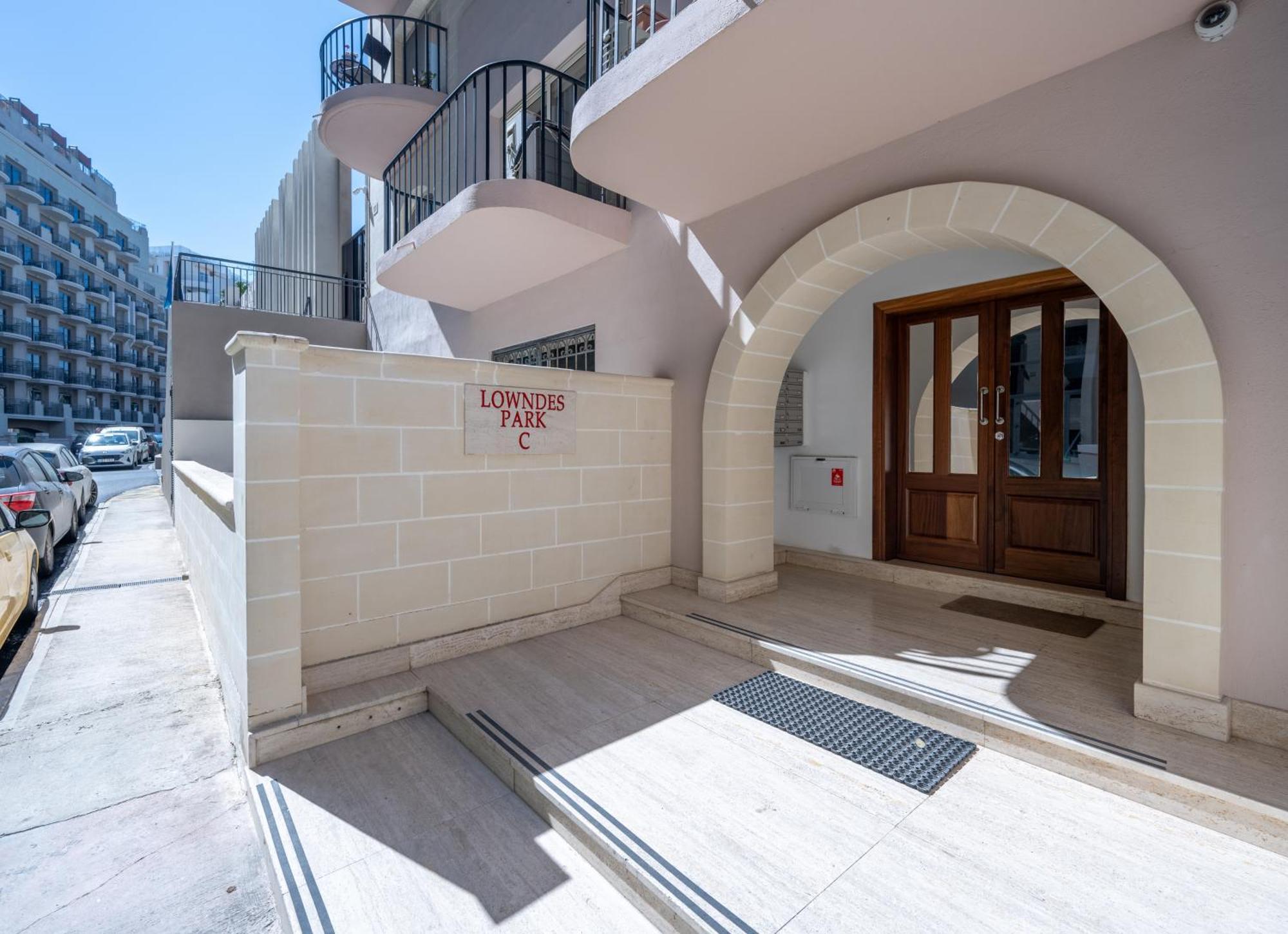 Spacious 3 Bedroom Apartment In The Heart Of St Julians San Ġiljan Exterior foto