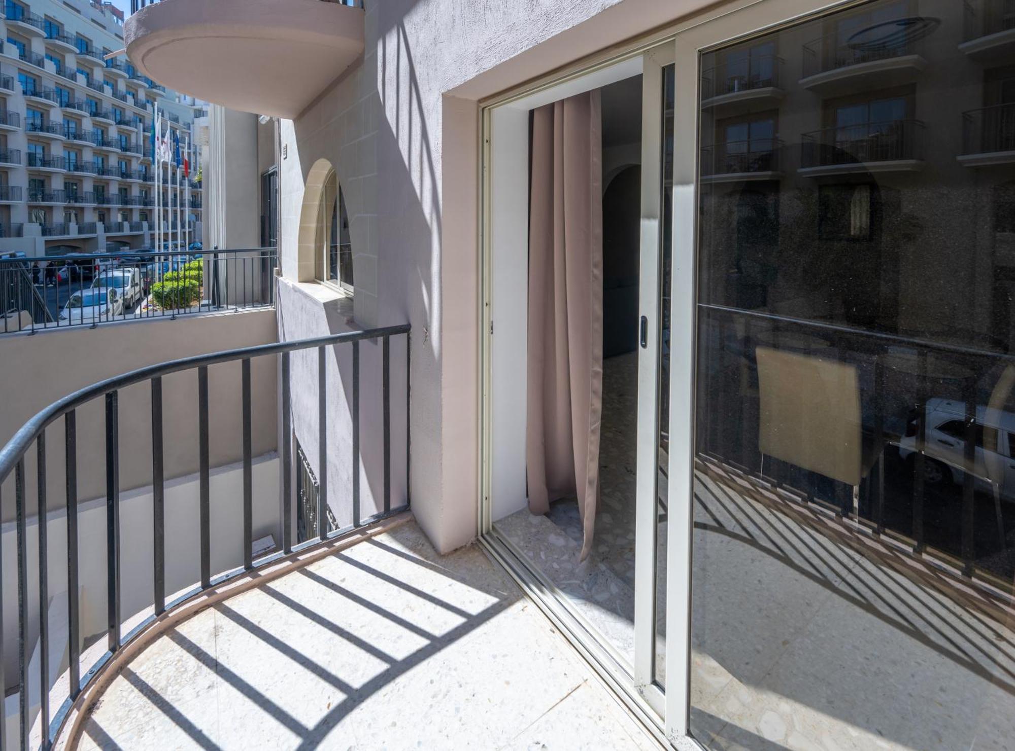 Spacious 3 Bedroom Apartment In The Heart Of St Julians San Ġiljan Exterior foto