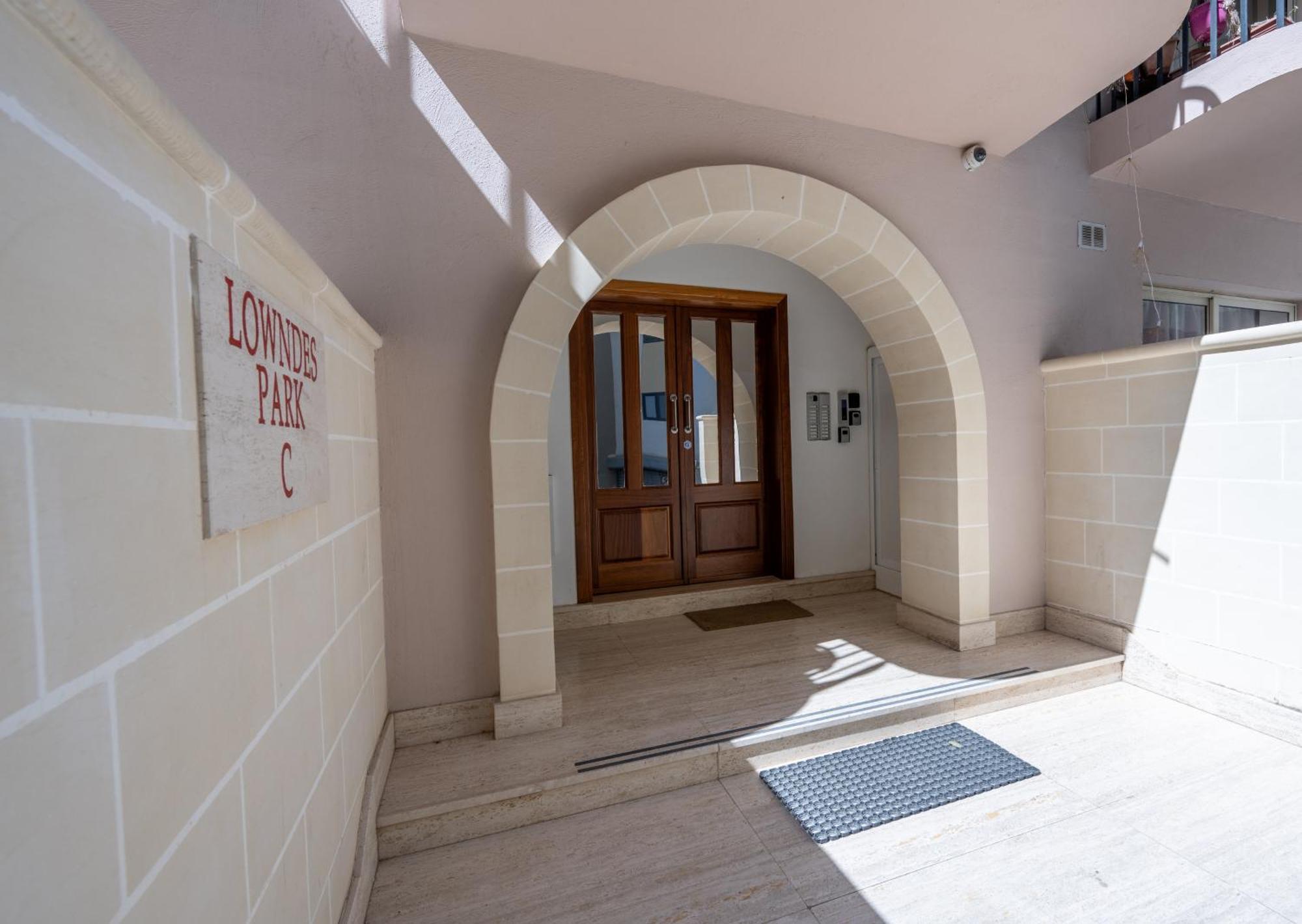 Spacious 3 Bedroom Apartment In The Heart Of St Julians San Ġiljan Exterior foto