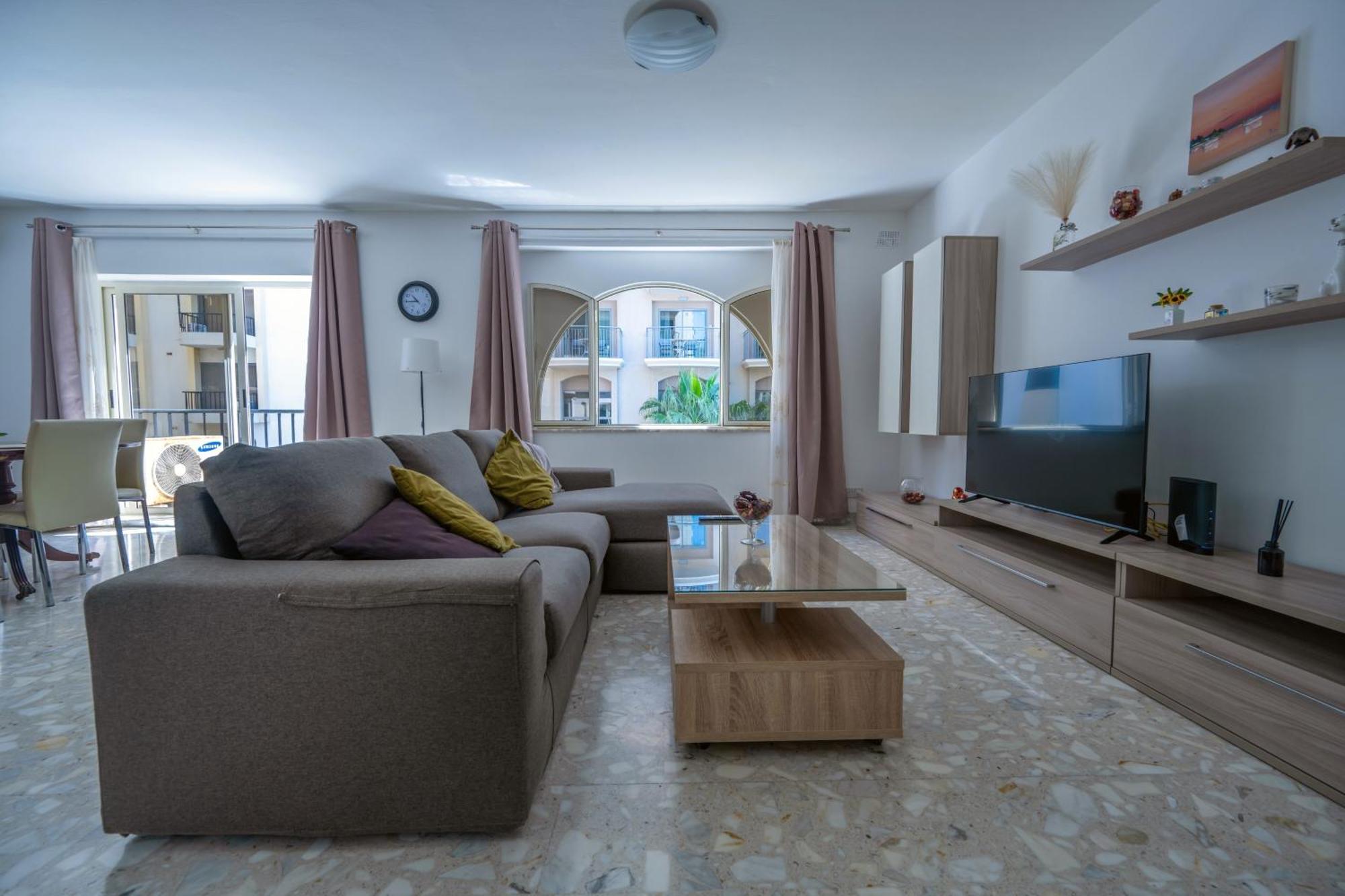 Spacious 3 Bedroom Apartment In The Heart Of St Julians San Ġiljan Exterior foto