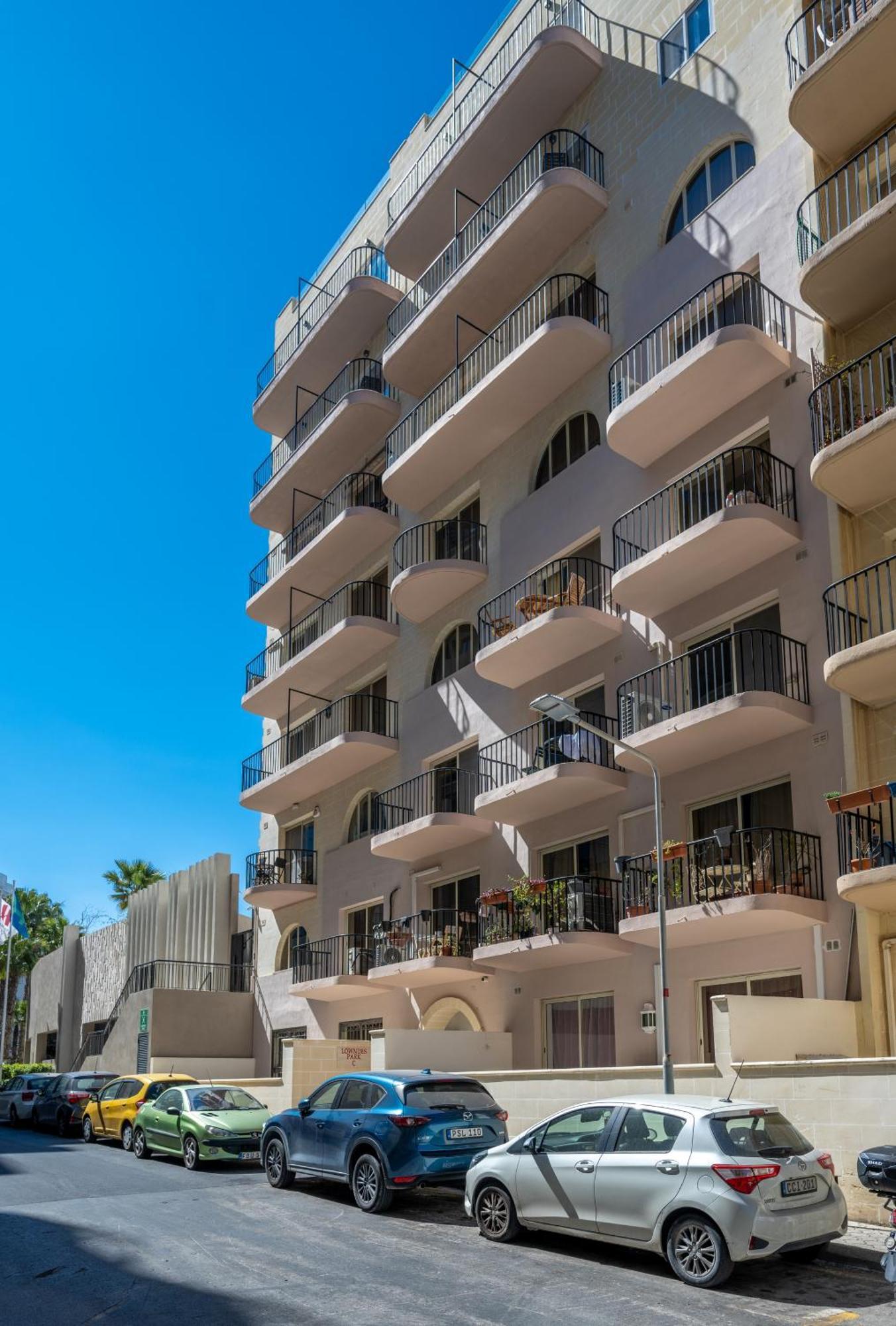 Spacious 3 Bedroom Apartment In The Heart Of St Julians San Ġiljan Exterior foto